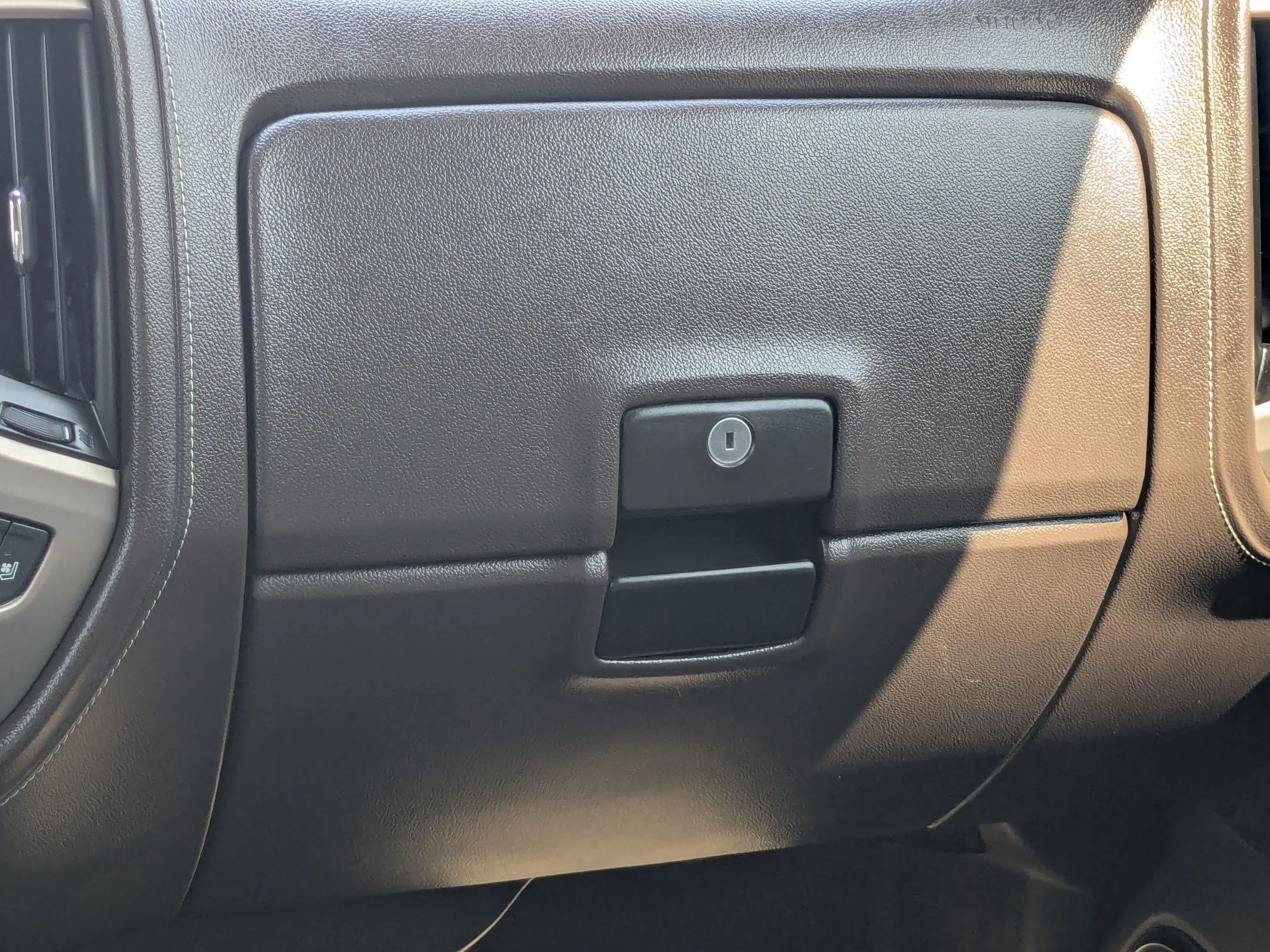 Used 2017 Onyx Black GMC Denali image 31