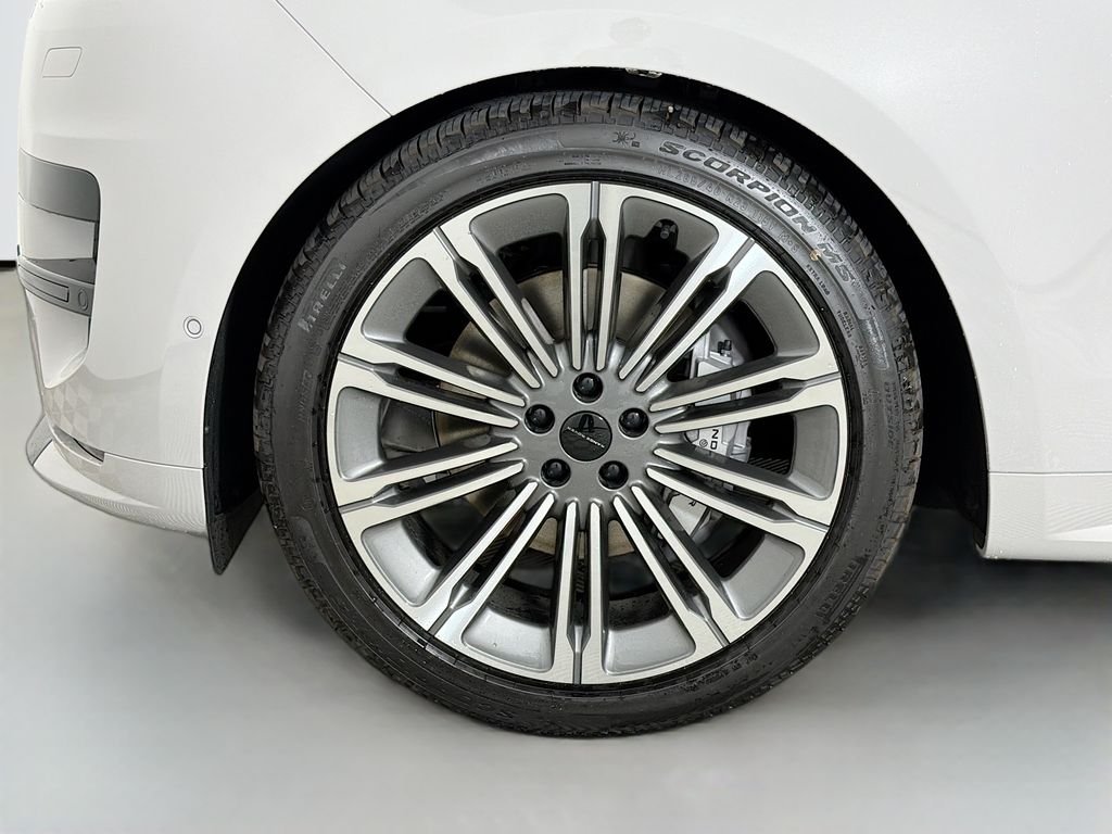 New 2026 Borasco Grey Metallic Land Rover Dynamic SE image 33