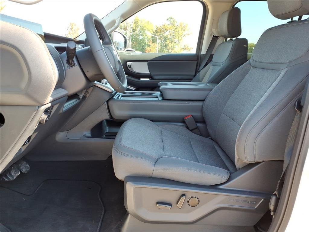 New 2025 Oxford White Ford Active image 3