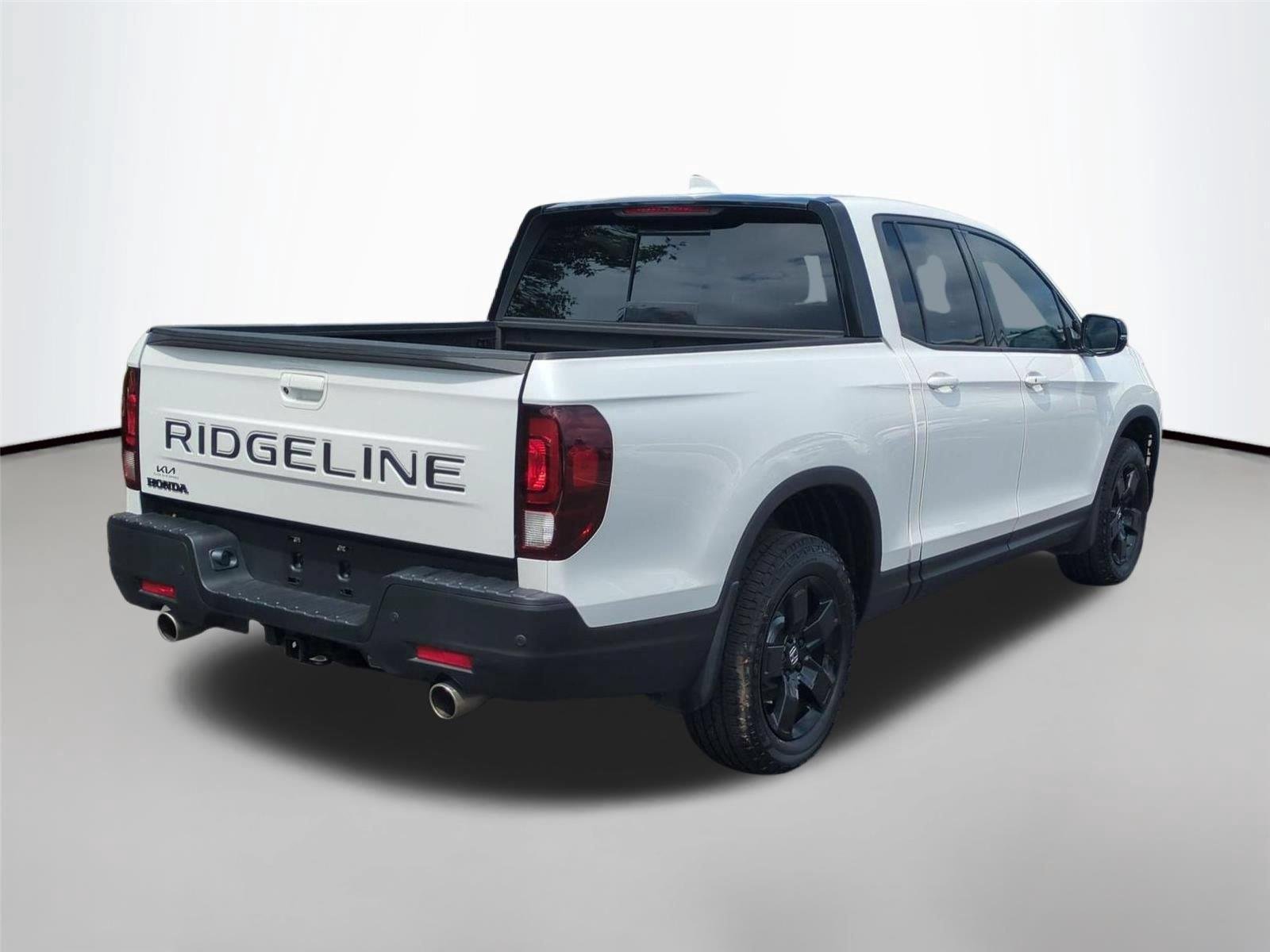 Used 2025 Platinum White Pearl Honda Black Edition image 5