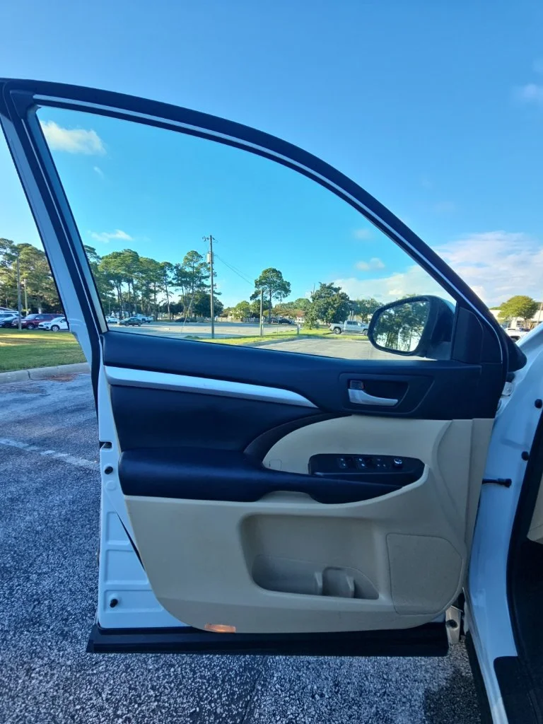 Used 2017 White Toyota XLE image 28