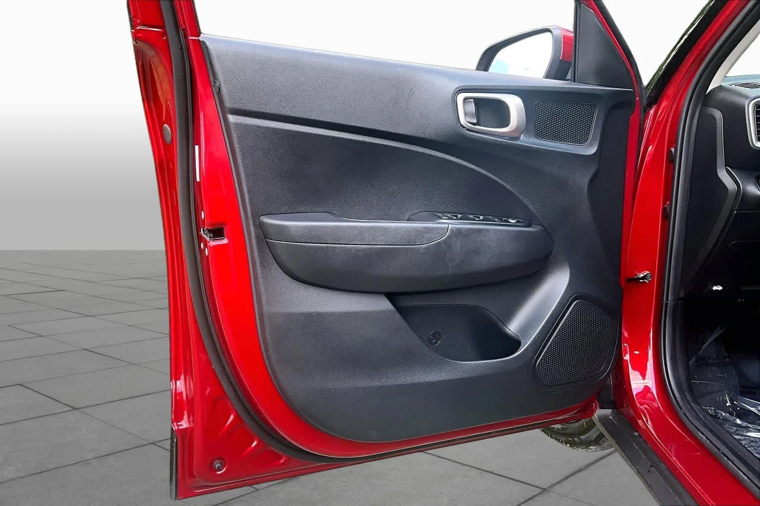 Used 2025 Ultimate Red Hyundai SE image 22