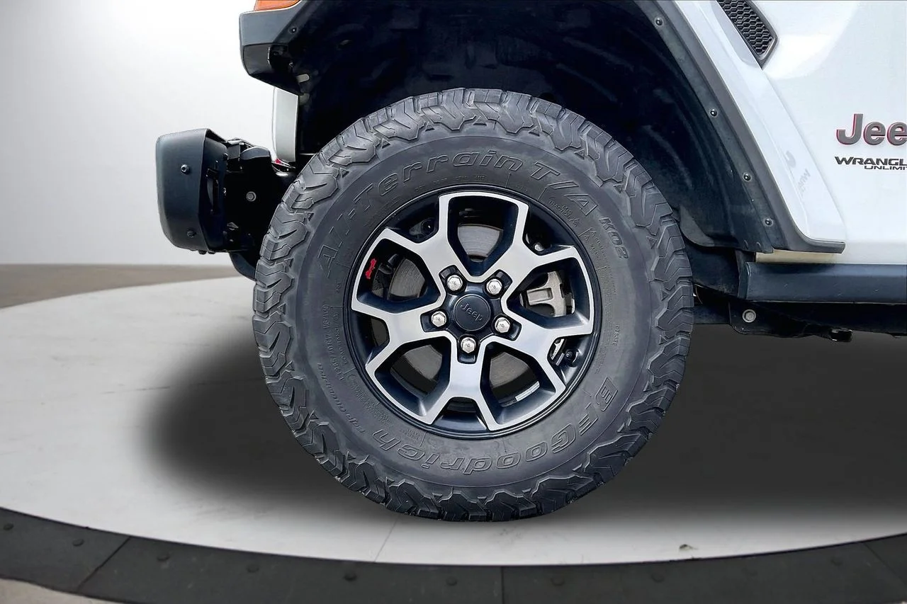 Certified Used 2018 White Jeep Rubicon image 33