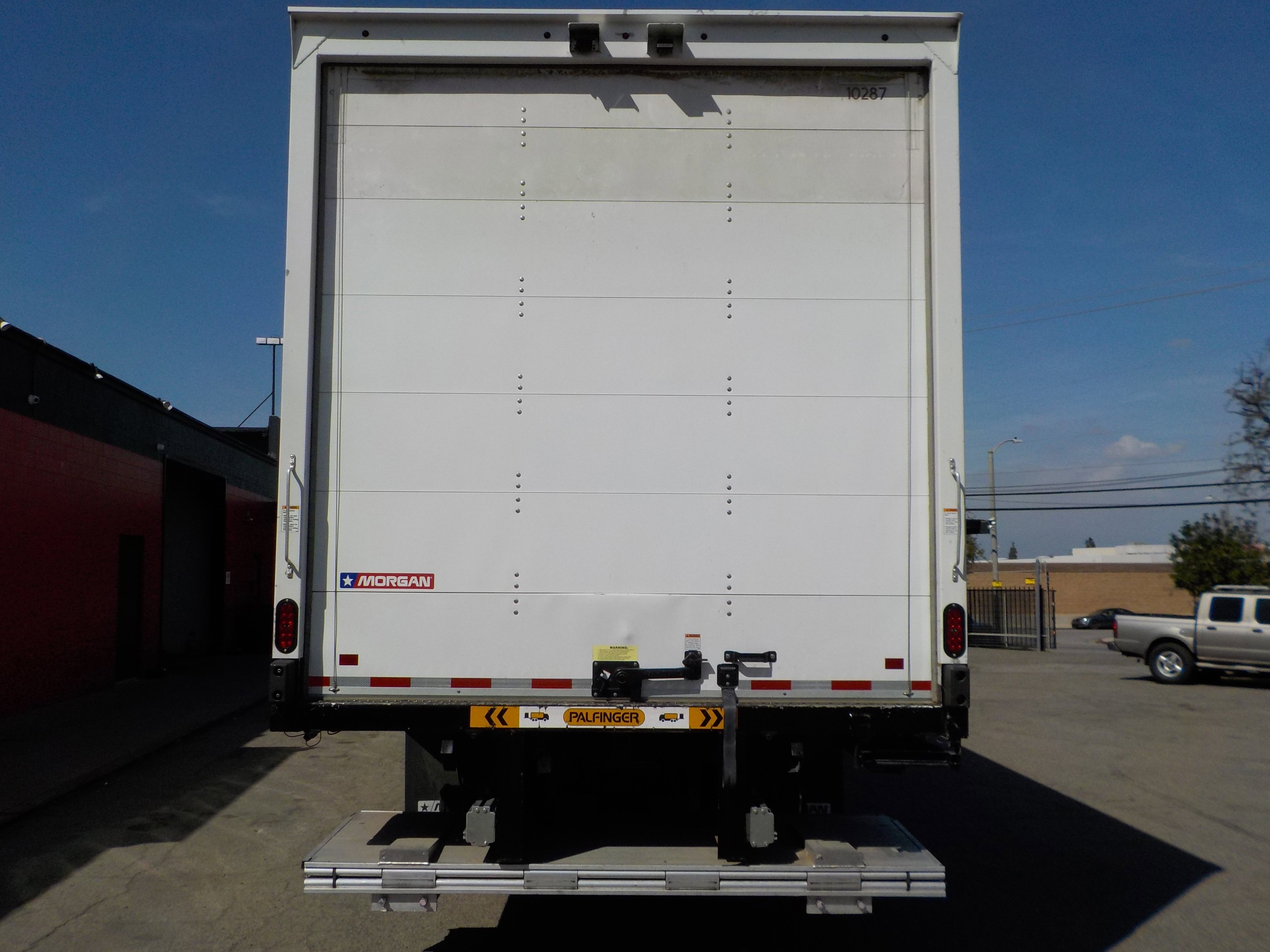 Used 2024 White ISUZU  image 7