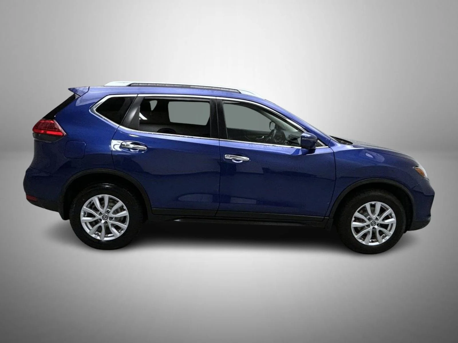 Used 2017 Blue Nissan SV image 4