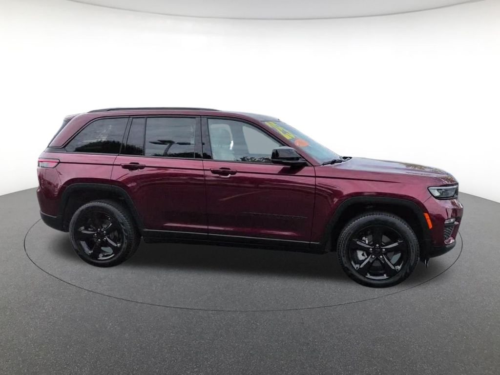 Certified Used 2025 Velvet Jeep Limited image 5