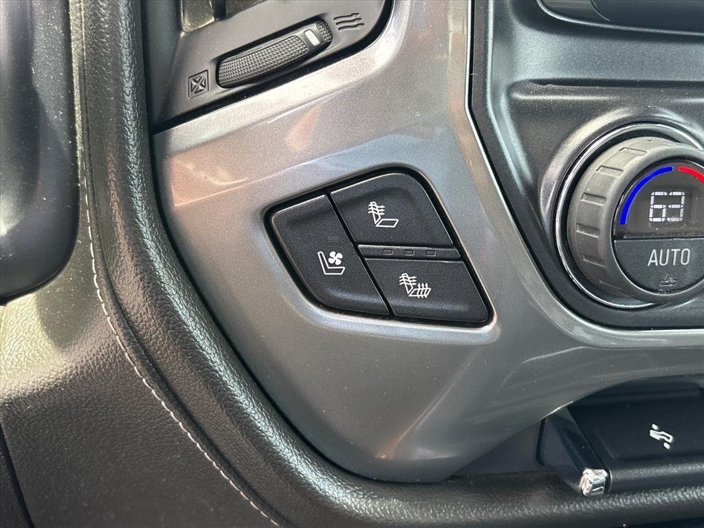 Used 2016 DEEP OCEAN BLUE METALLIC Chevrolet LTZ image 17