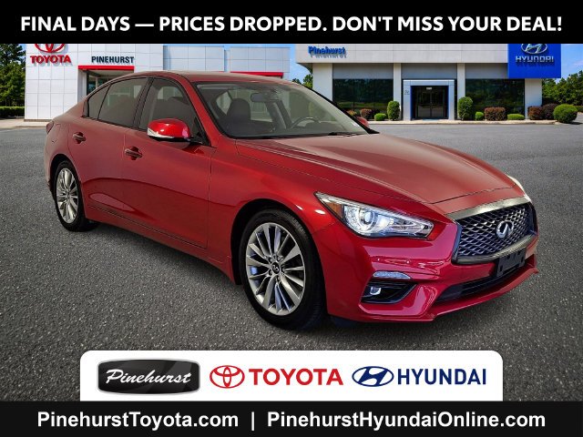 Used 2022 Red INFINITI LUXE image 1