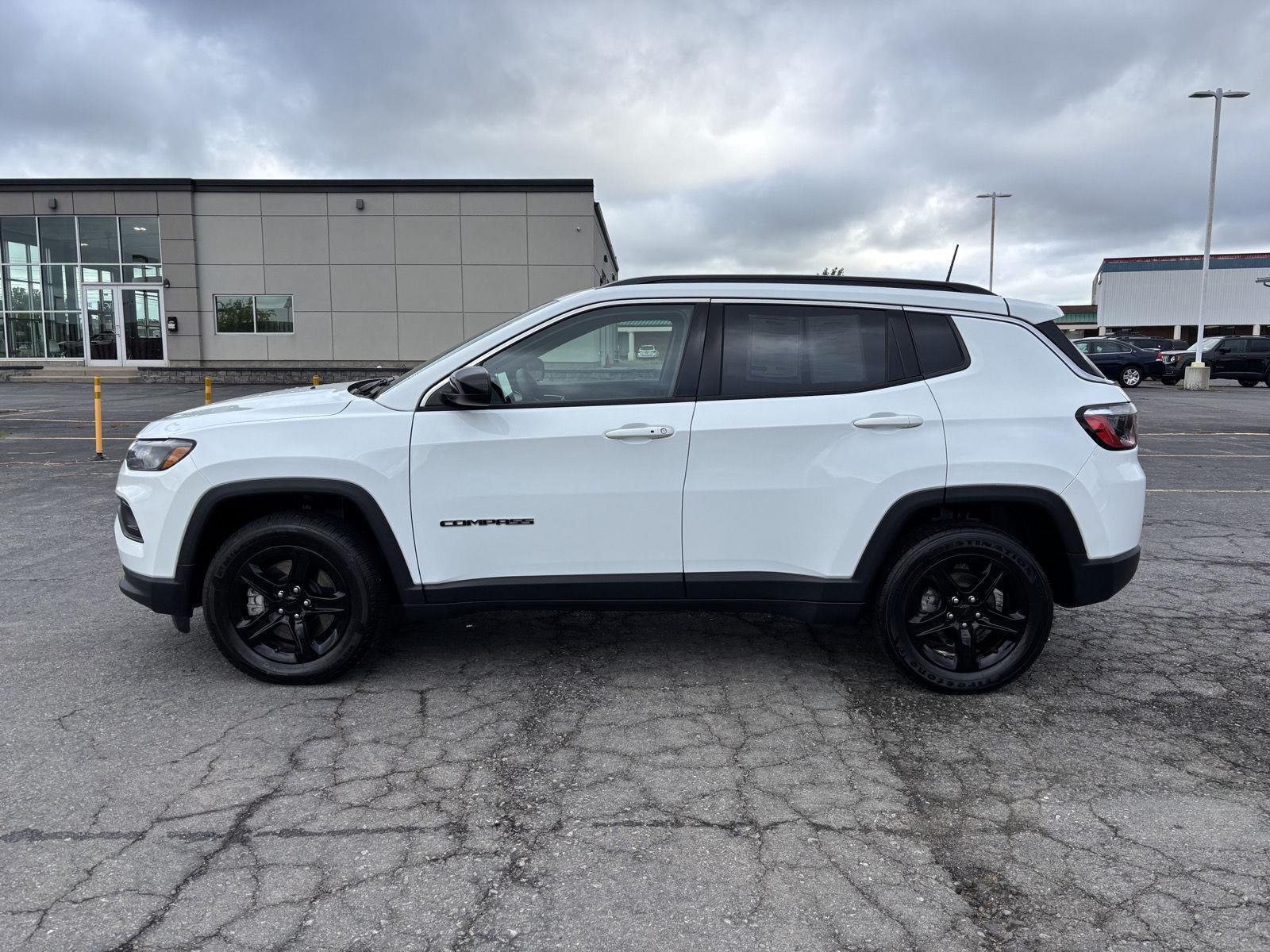 Used 2023 Bright White Clearcoat Jeep Latitude image 4