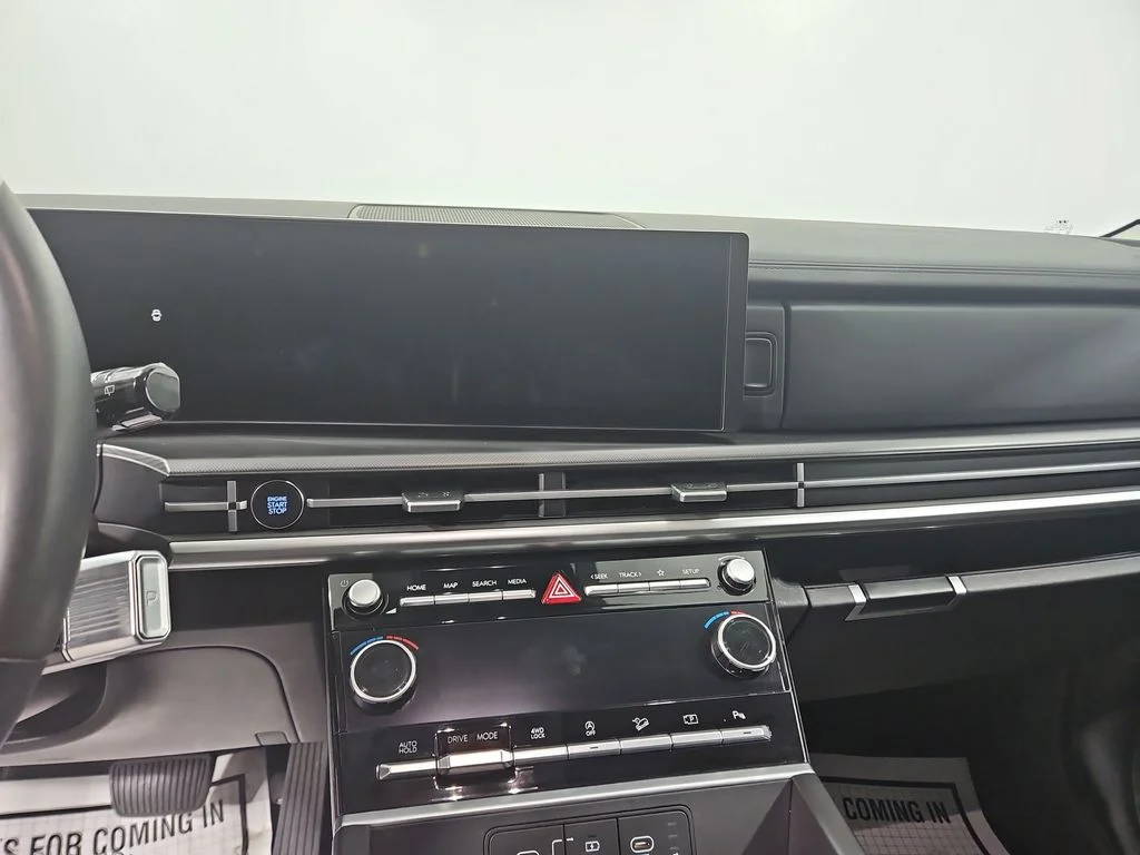 Used 2025 White Hyundai SEL image 20