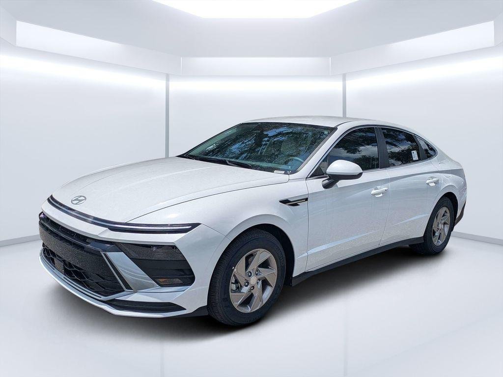 New 2026 White Hyundai SE image 7