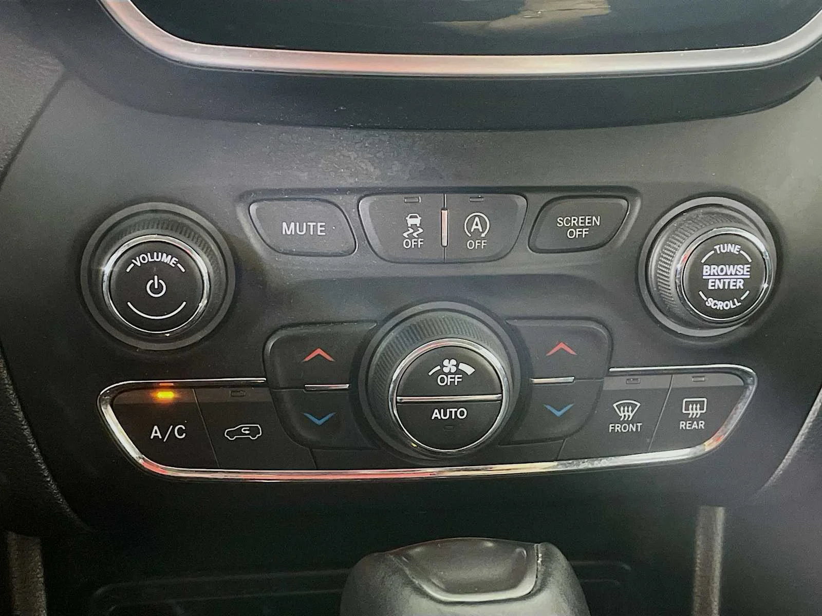 Used 2020 Bright White Clearcoat Jeep Limited image 13