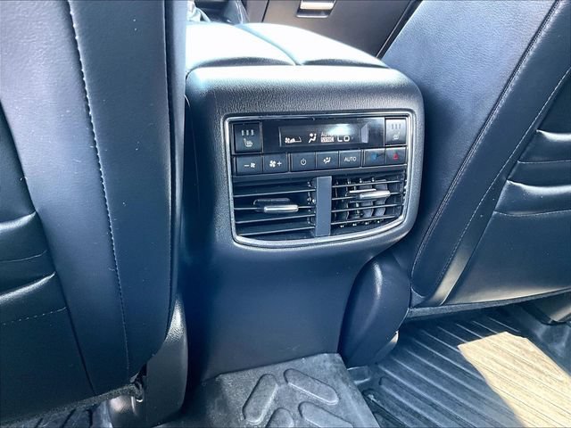 Used 2021 Snowflake White P Mazda Grand Touring image 29