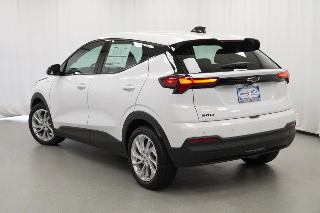 New 2027 Summit White Chevrolet LT image 5