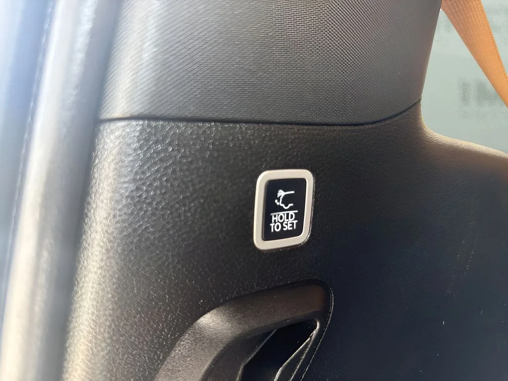 Used 2022 White Jeep Series III image 27