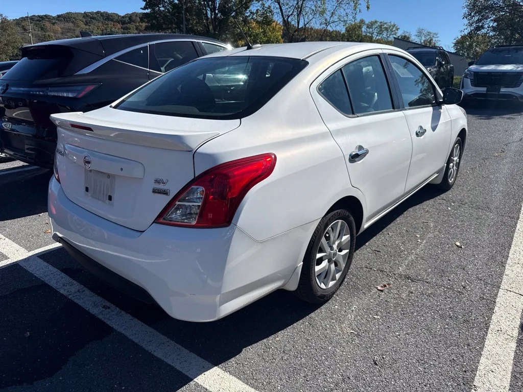 Used 2017 White Nissan 1.6 SV image 4