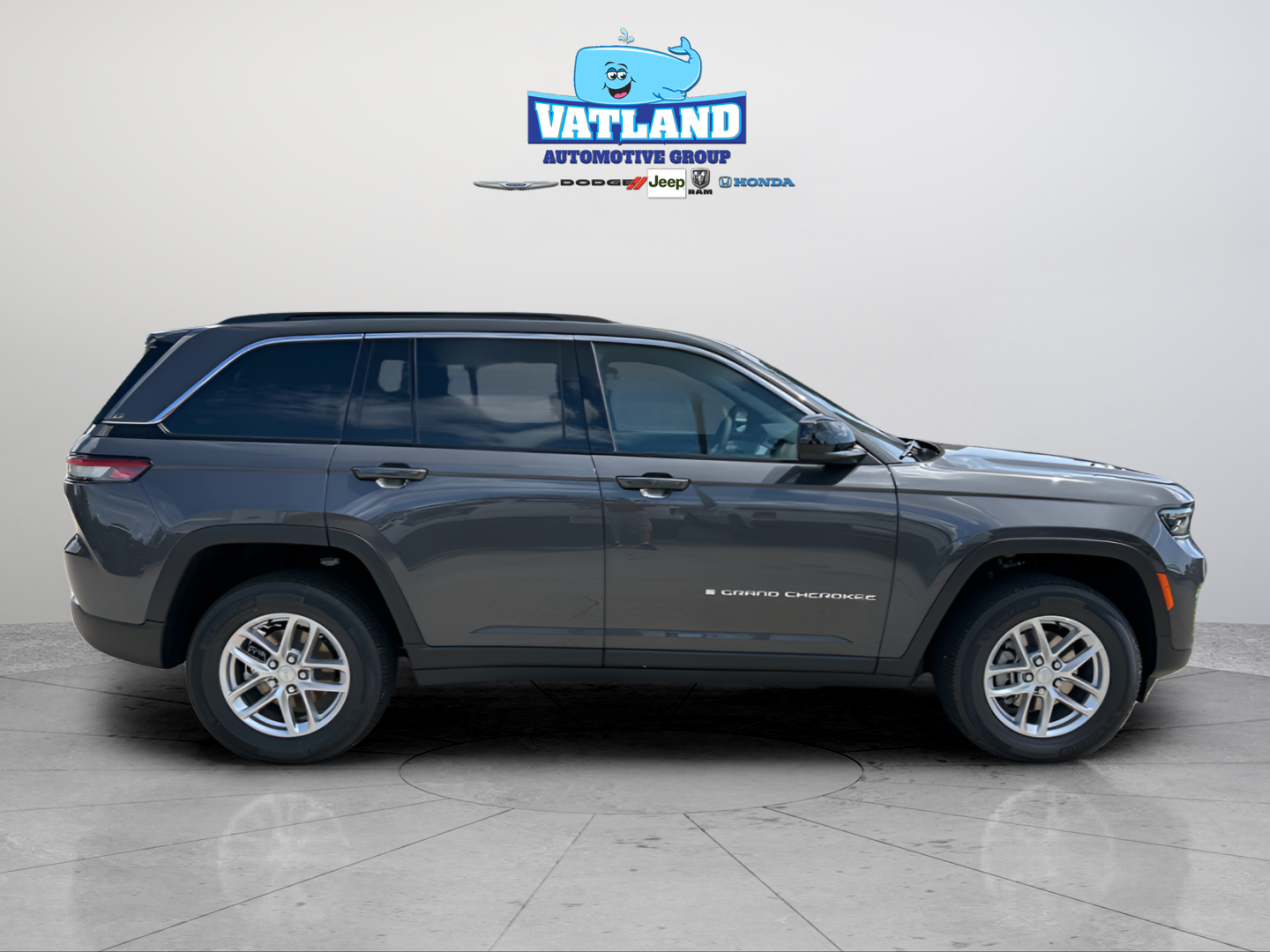 New 2026 Baltic Gray Metallic Clear-Coat Exterior Paint Jeep Laredo image 6