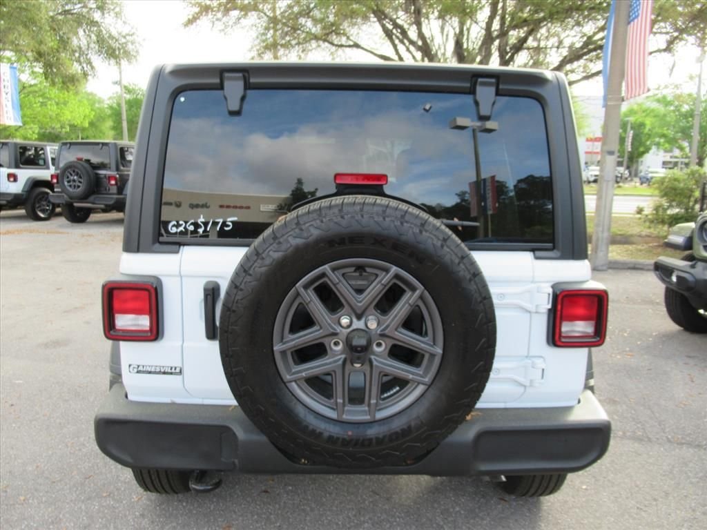 New 2026 Bright White Clear-Coat Exterior Paint Jeep Sport S image 6