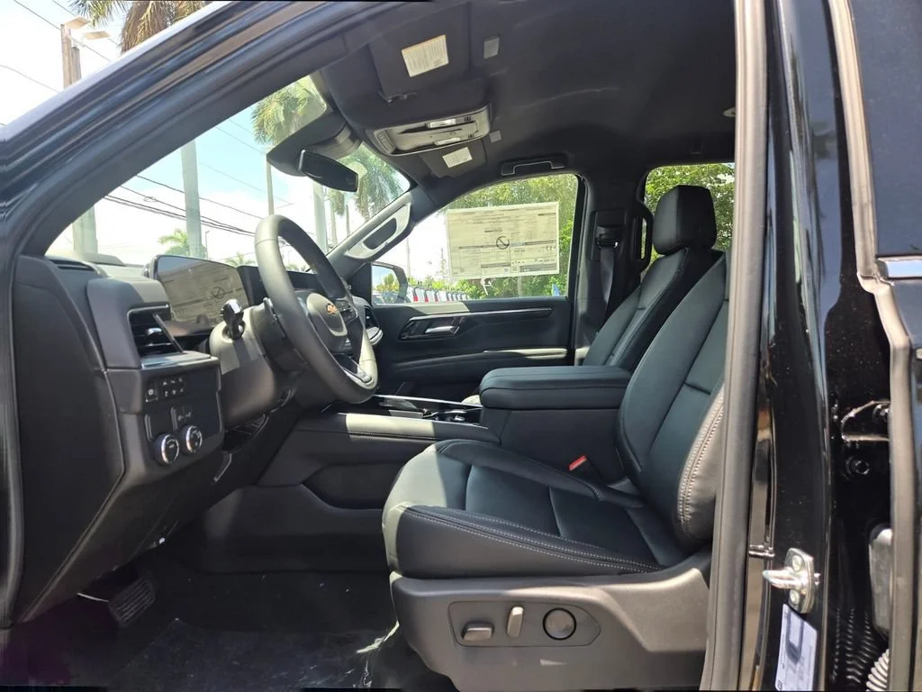 2026 Chevrolet Suburban LS - Photo 5