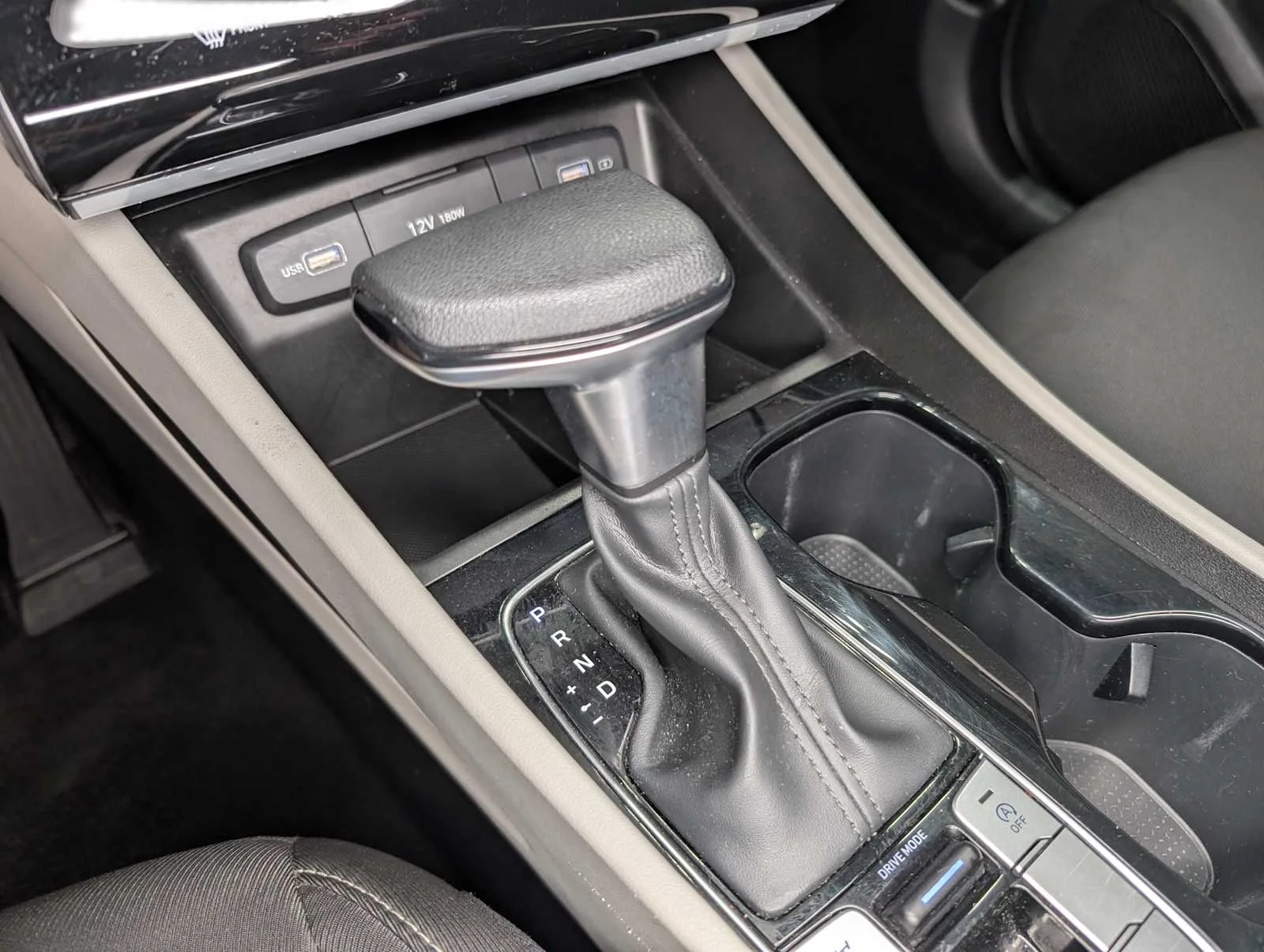 Used 2024 Hampton Gray Hyundai SEL image 29