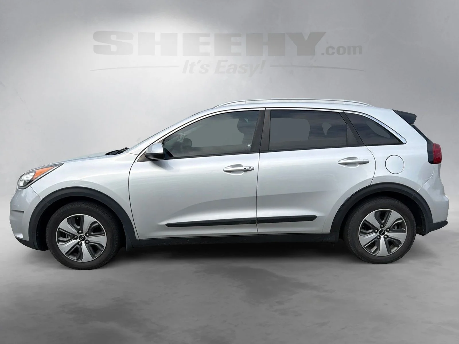 Used 2019 Silky Silver Kia LX image 16