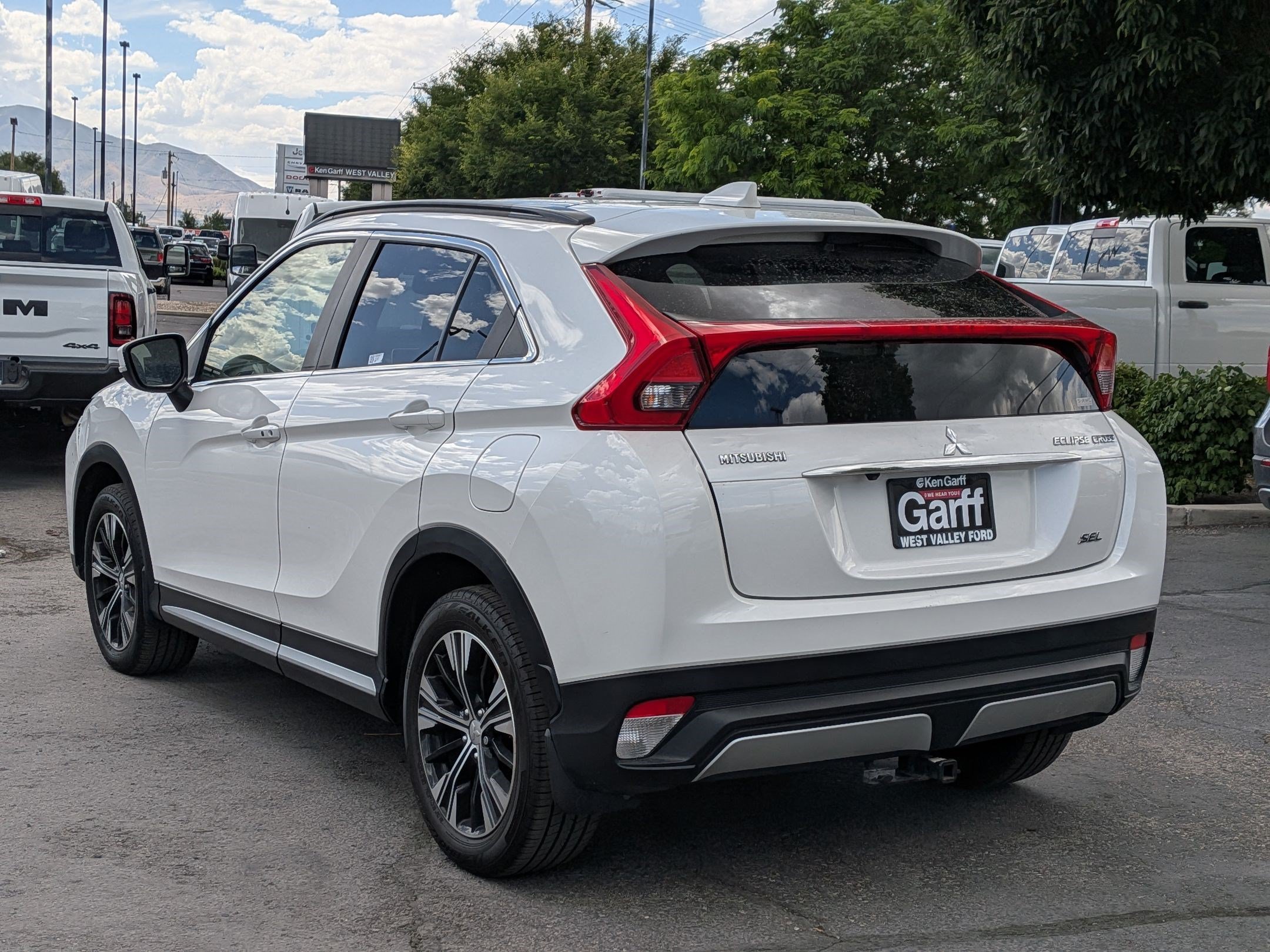 Used 2019 White Mitsubishi SE image 5