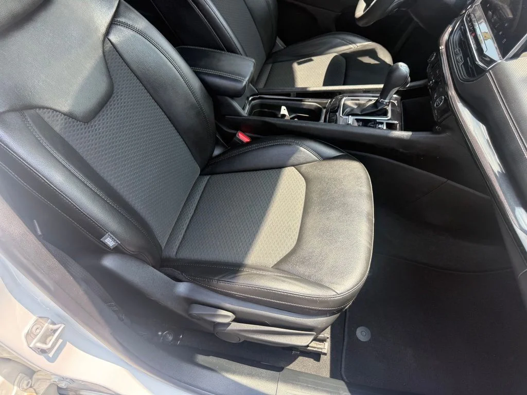 Used 2022 White Jeep Latitude image 54