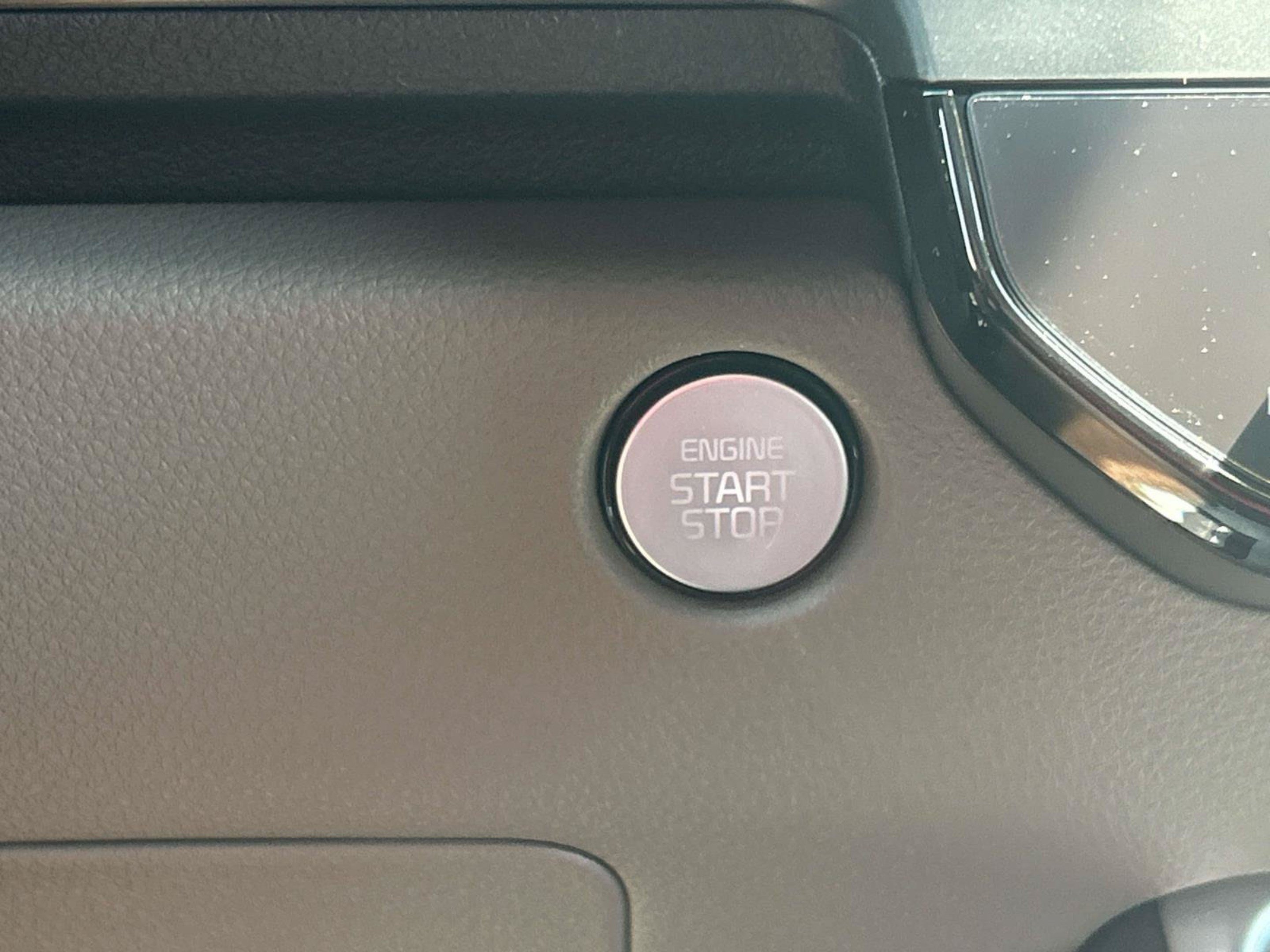 New 2027 Ceramic Silver Kia LX image 23