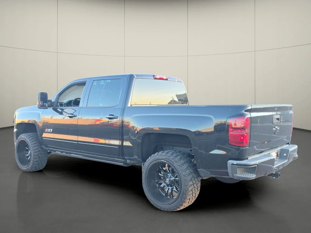 Used 2018 Black Chevrolet LT image 6