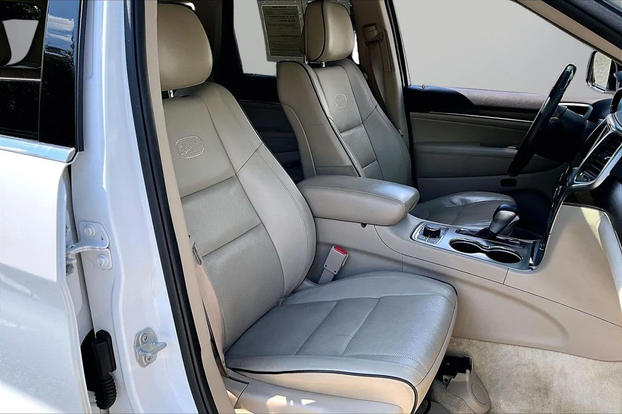 Used 2018 White Jeep Overland image 23