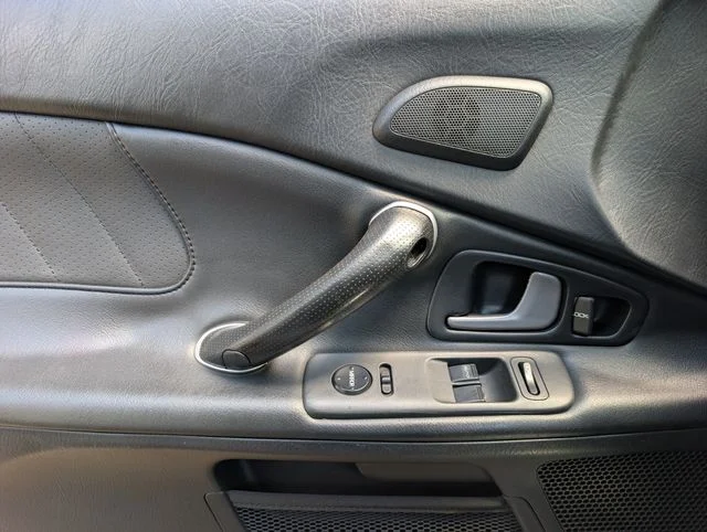 Used 2005 Sebring Silver Metallic Honda Base image 20