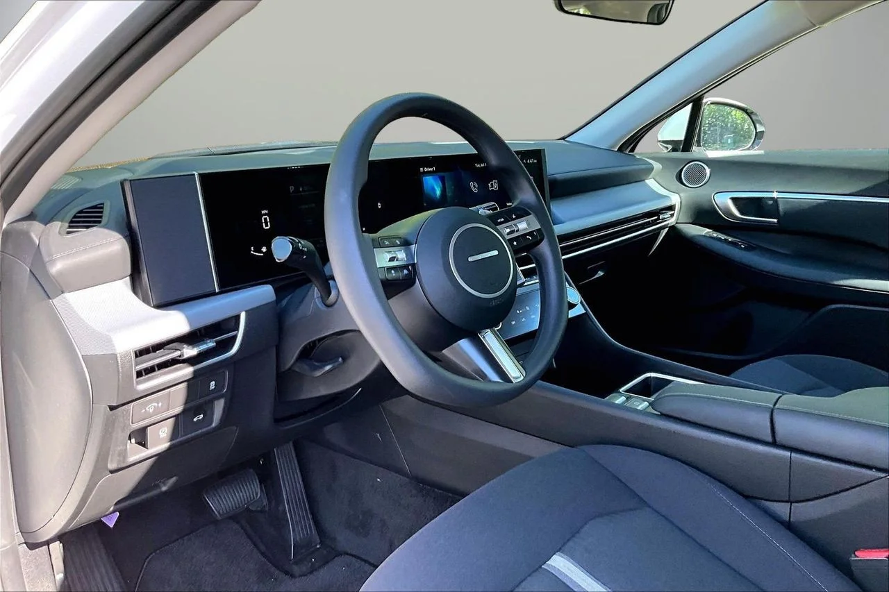 Certified Used 2025 White Hyundai SEL image 18