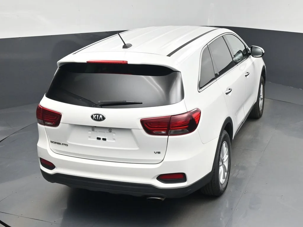 Used 2020 White Kia LX image 25