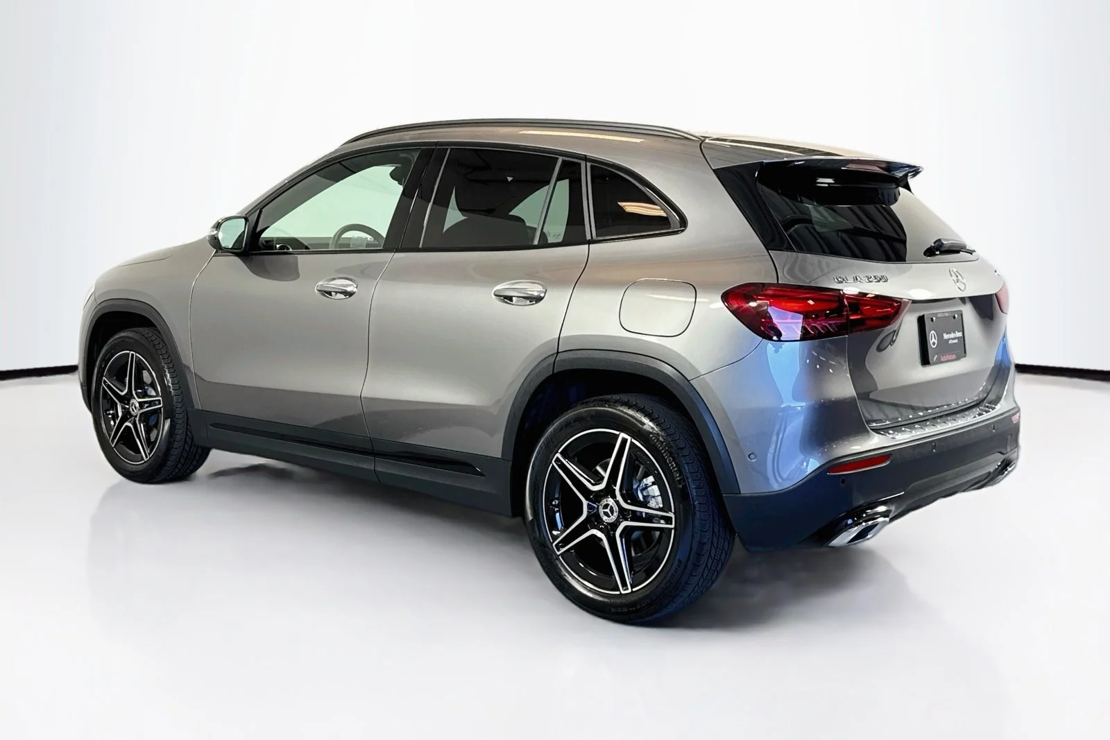 Used 2026 Mountain Grey Metallic Mercedes-Benz GLA 250 image 7
