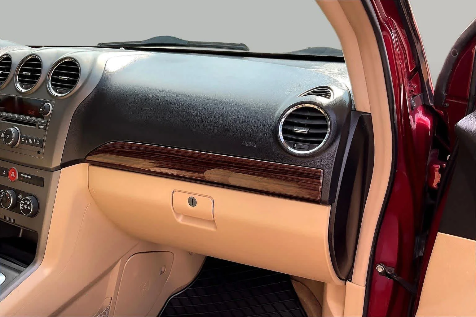 Used 2008 Ruby Red Saturn XR image 17