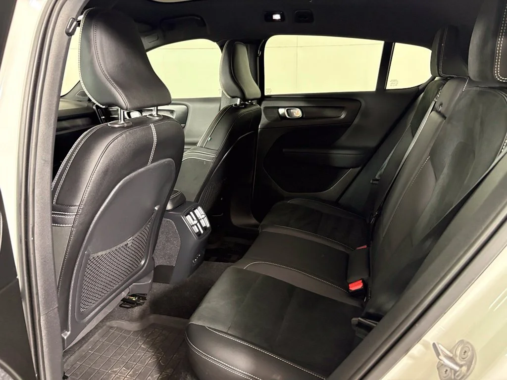 Used 2023 White Volvo Ultimate image 32