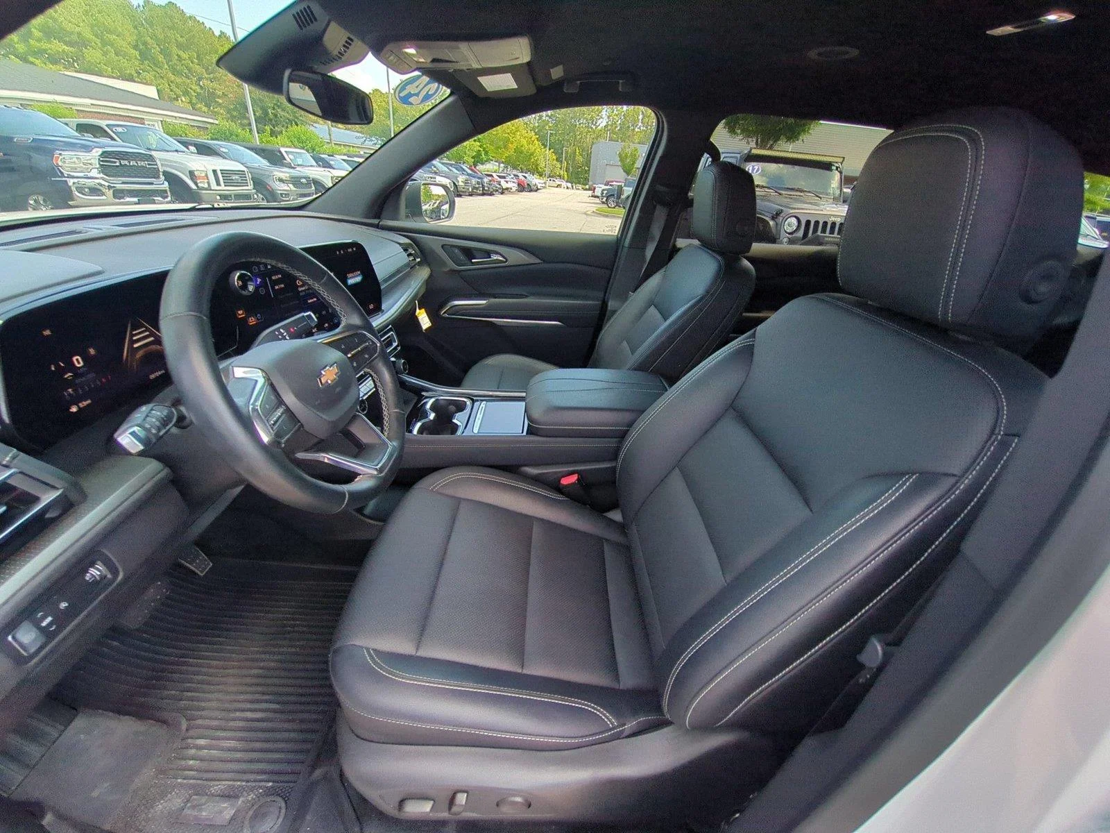Used 2024 Summit White Chevrolet FWD LT image 18