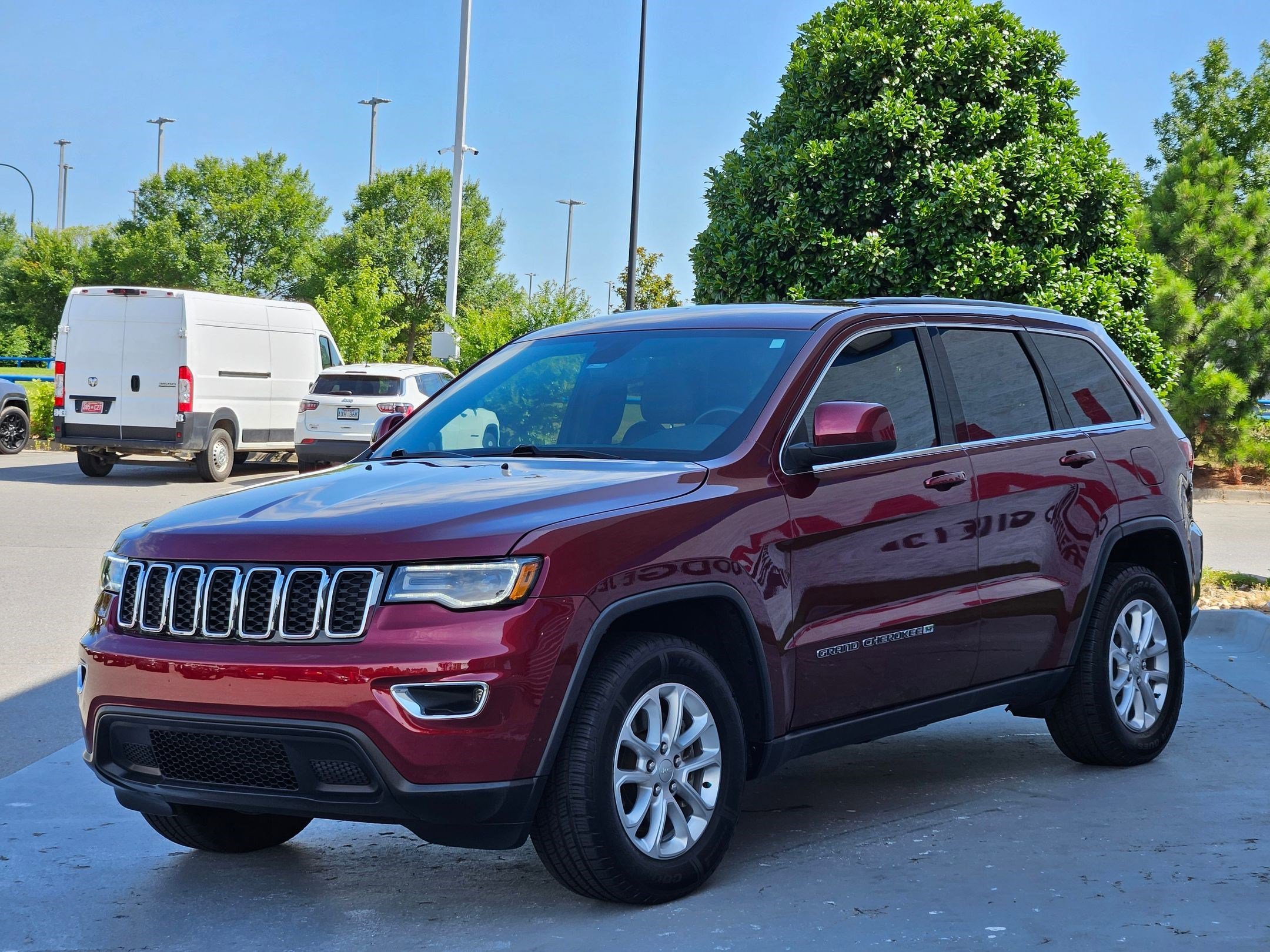 Used 2022 Velvet Red Pearlcoat Jeep Laredo X image 3