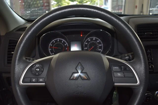 Used 2025 Gray Mitsubishi 2.0 ES image 27
