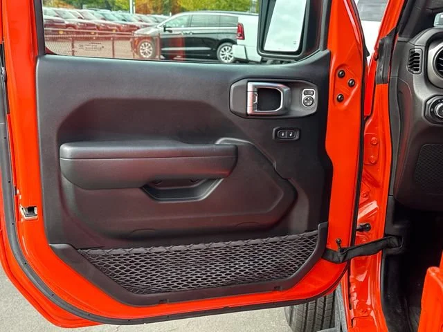 Used 2023 Punkn Metallic Clearcoat Jeep Sport S image 17