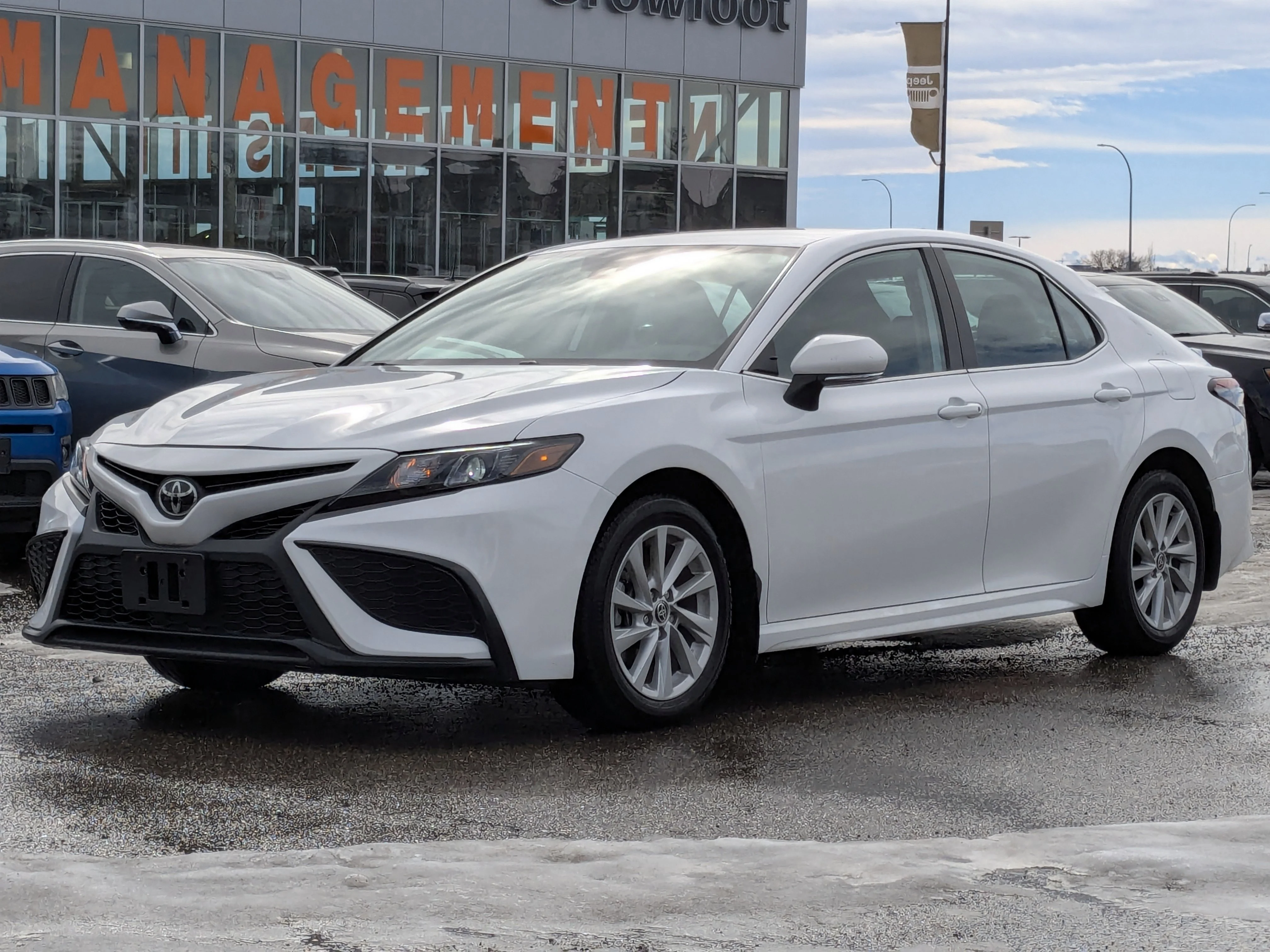 Used 2024 White Toyota SE - Toyota Safety Sense - Heated Seats & More image 4