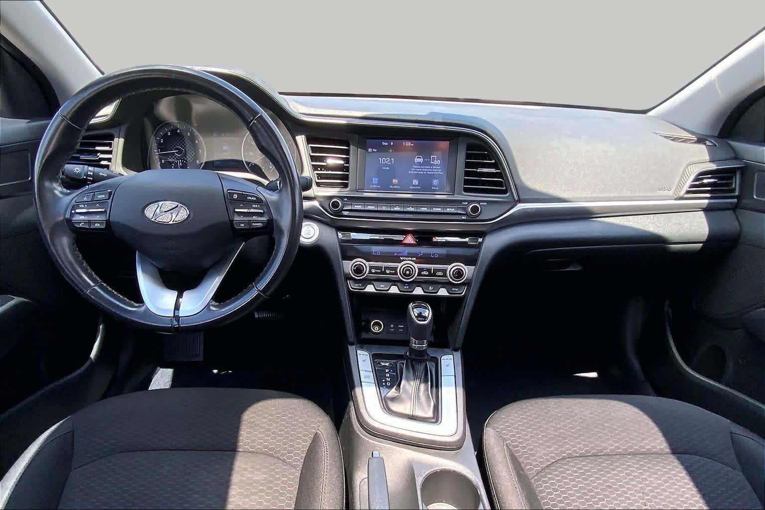 Used 2019 Quartz White Pearl Hyundai Value Edition image 15