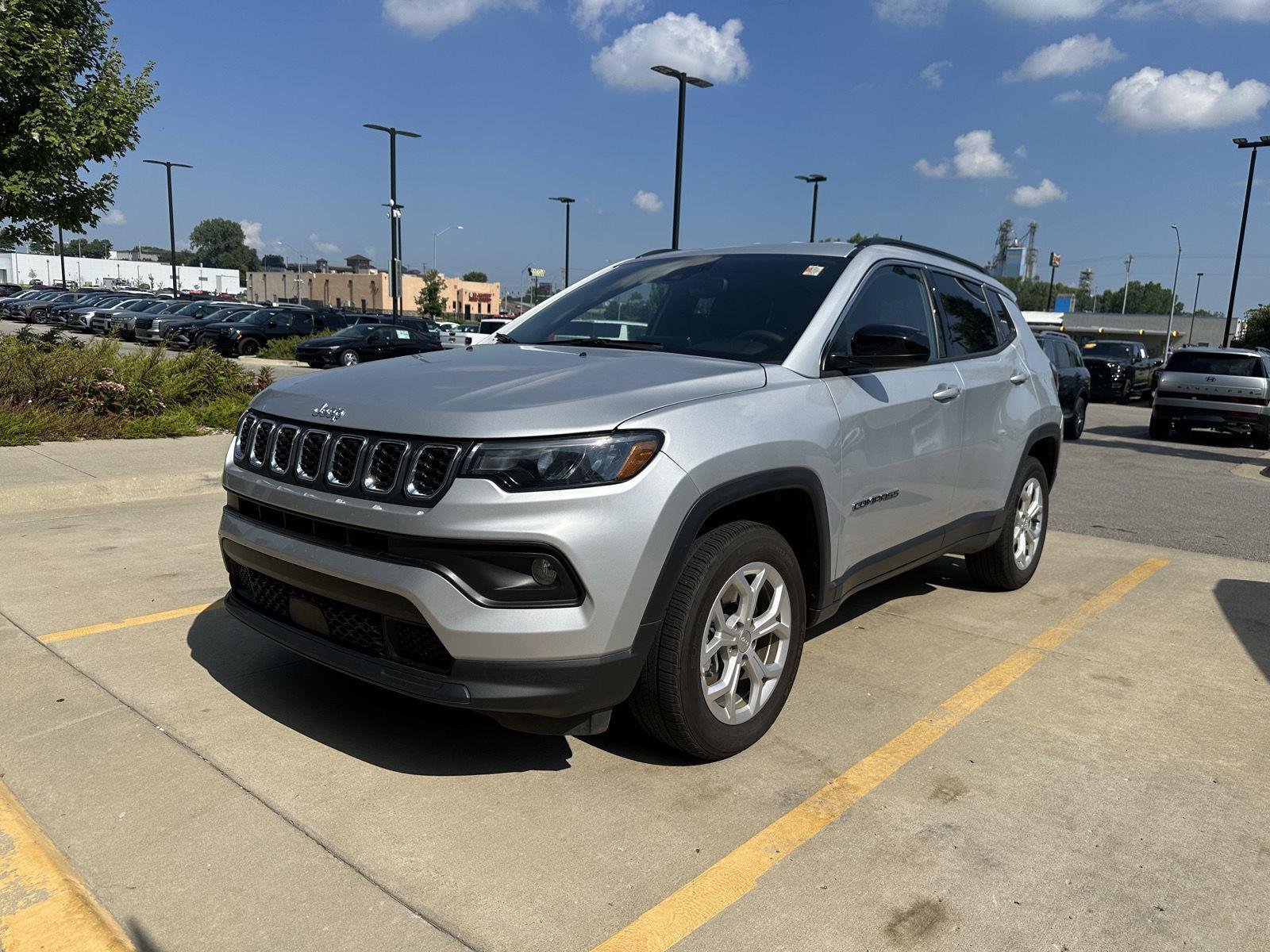Used 2024 Jeep Compass Latitude with VIN 3C4NJDBN5RT113624 for sale in Kansas City