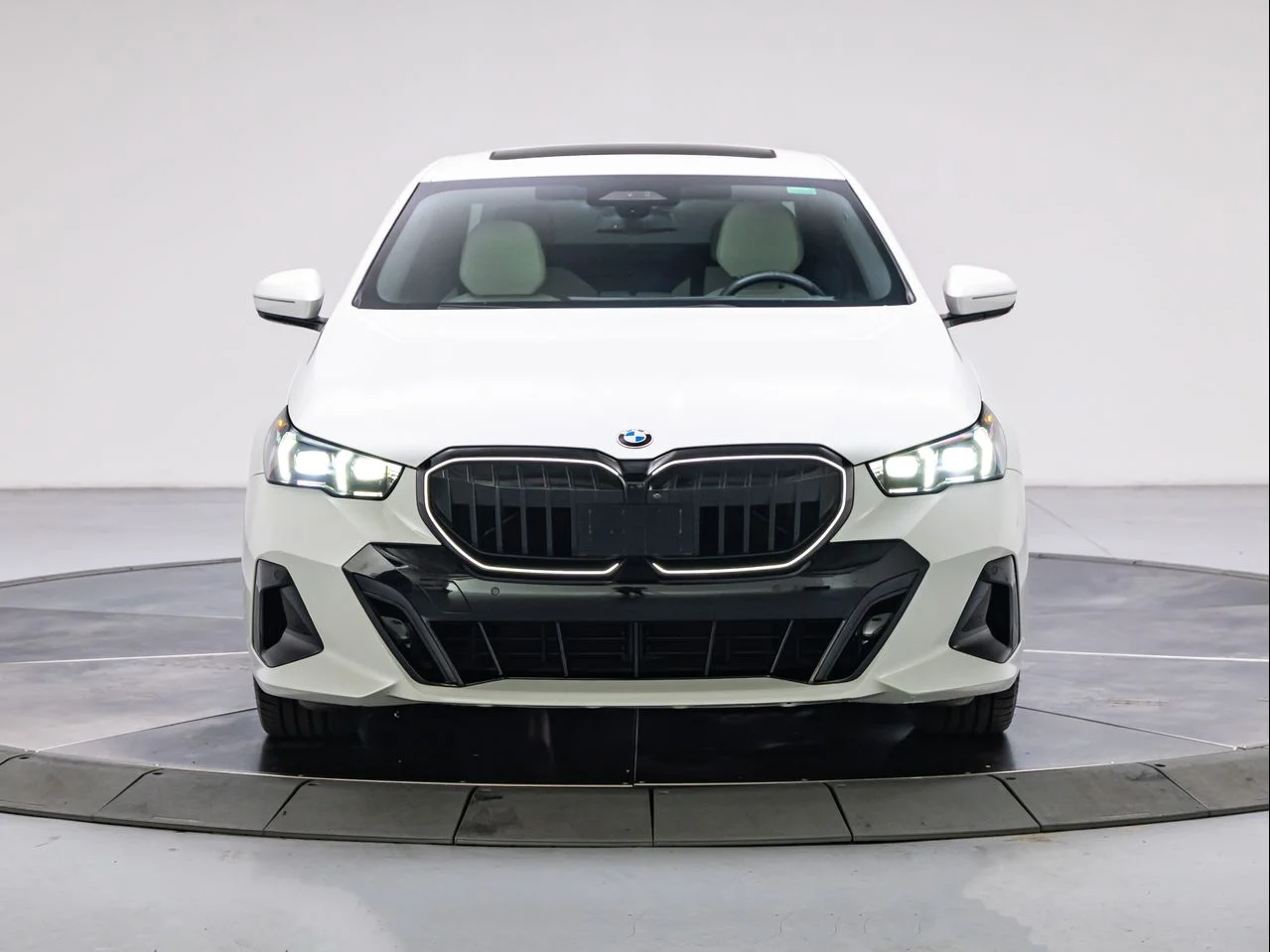 Used 2024 Mineral White Metallic BMW xDrive image 8