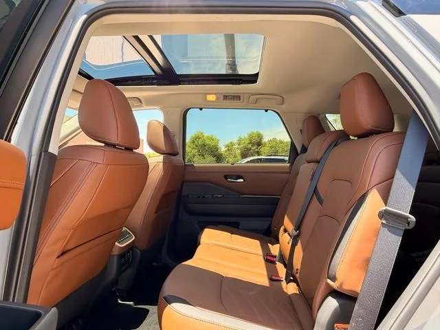 Used 2025 Gray Nissan Platinum image 18