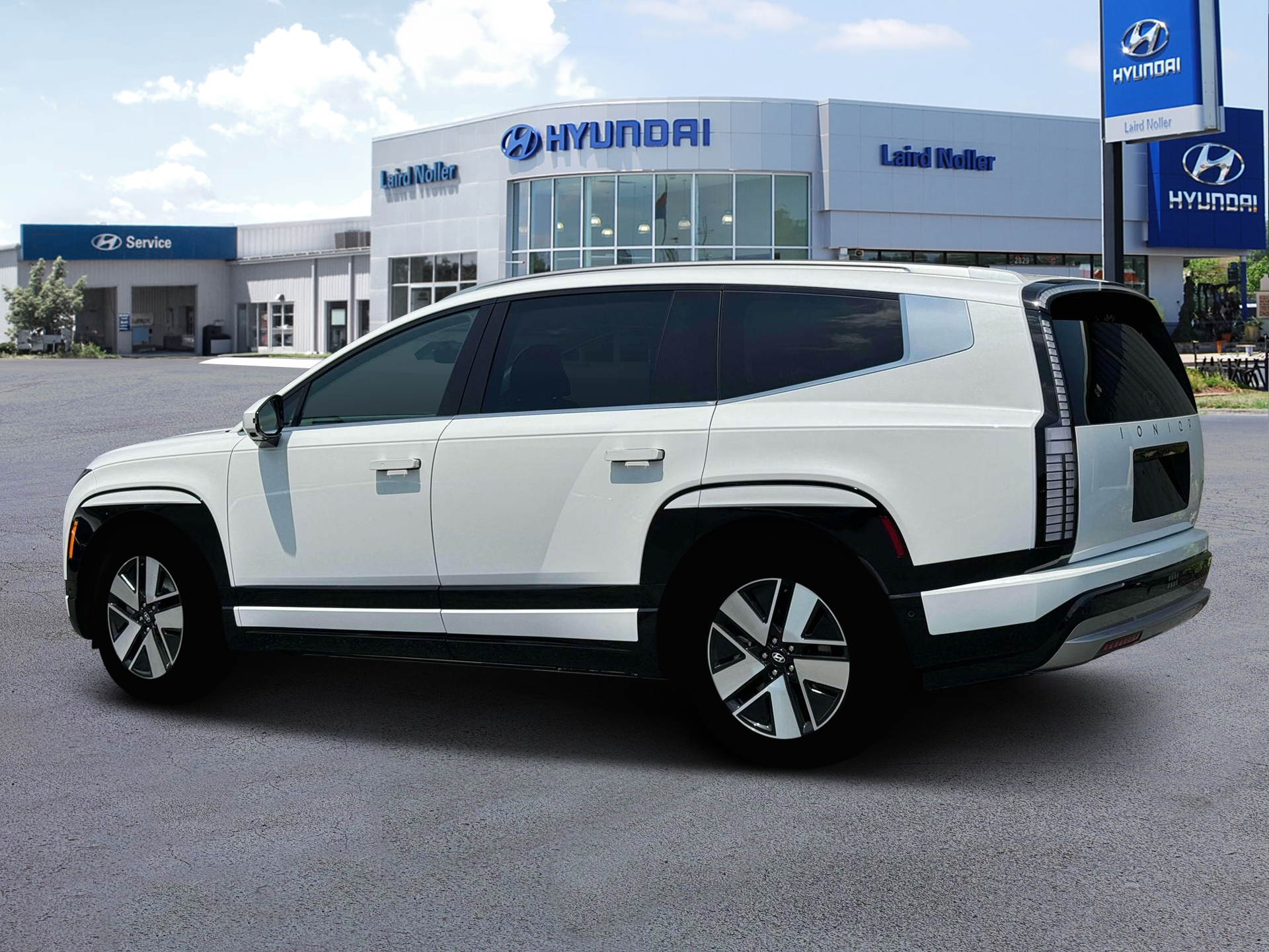 View vehicle photo 4