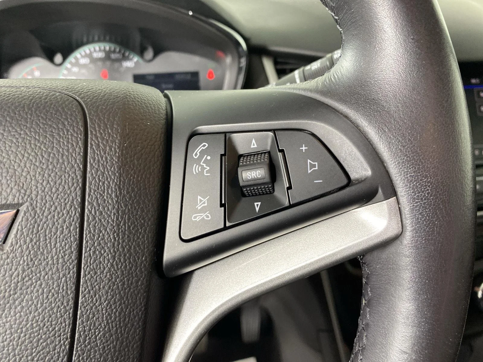 Used 2022 Summit White Chevrolet LT image 22