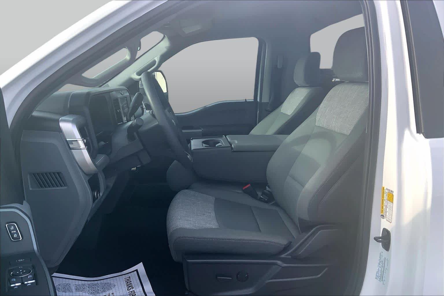 Certified Used 2025 Oxford White Ford XLT image 8