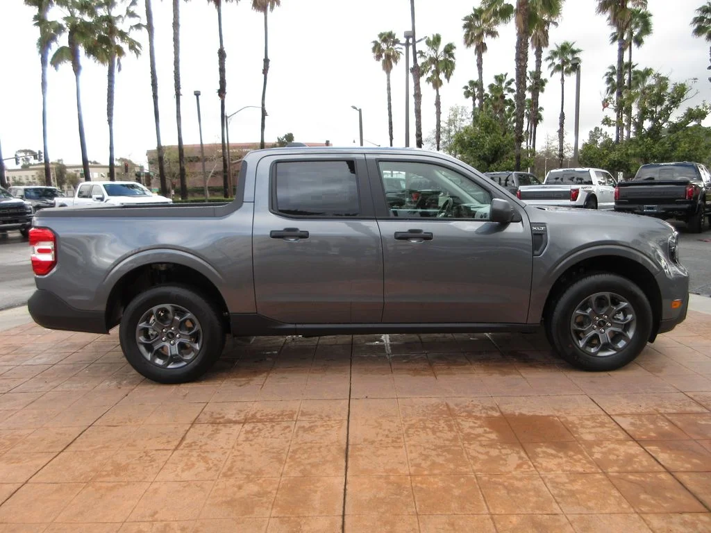 New 2026 Carbonized Gray Metallic Ford XLT image 5