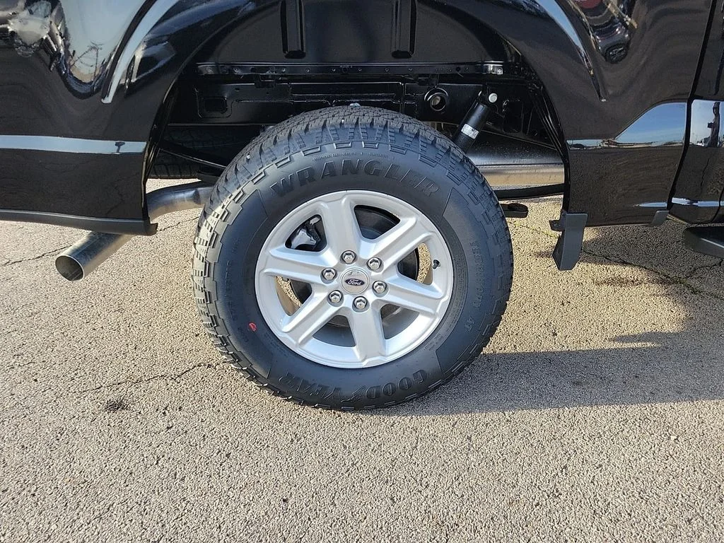 New 2026 Agate Black Metallic Ford XLT image 7
